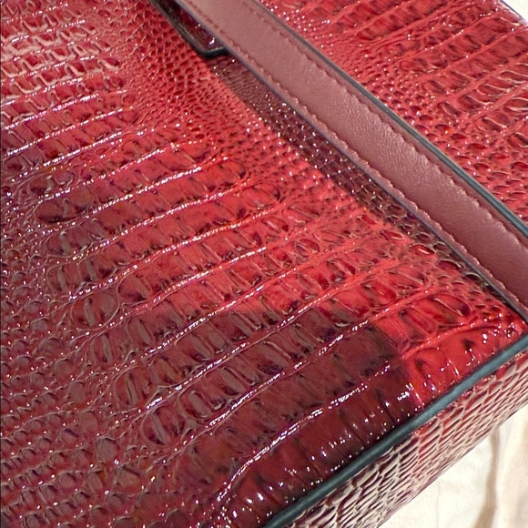 Elegant Red Faux Crocodile-Embossed Women's Tote Purse - Picture 7 of 10